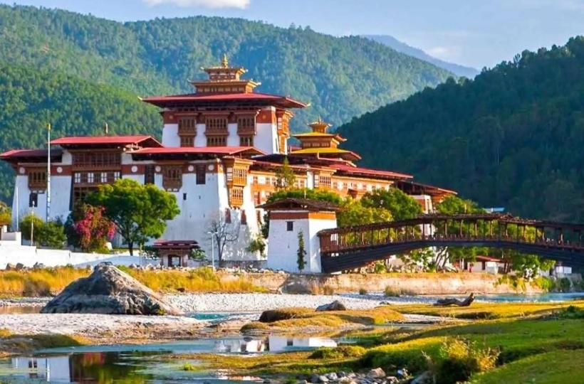 Bitcoin surged to a record high of almost $69,000 in a pandemic-era crypto boom that peaked in 2021. The largest digital asset then sank below $16,000 in 2022 but has since rebounded to about $28,500 (Photo: Bloomberg)