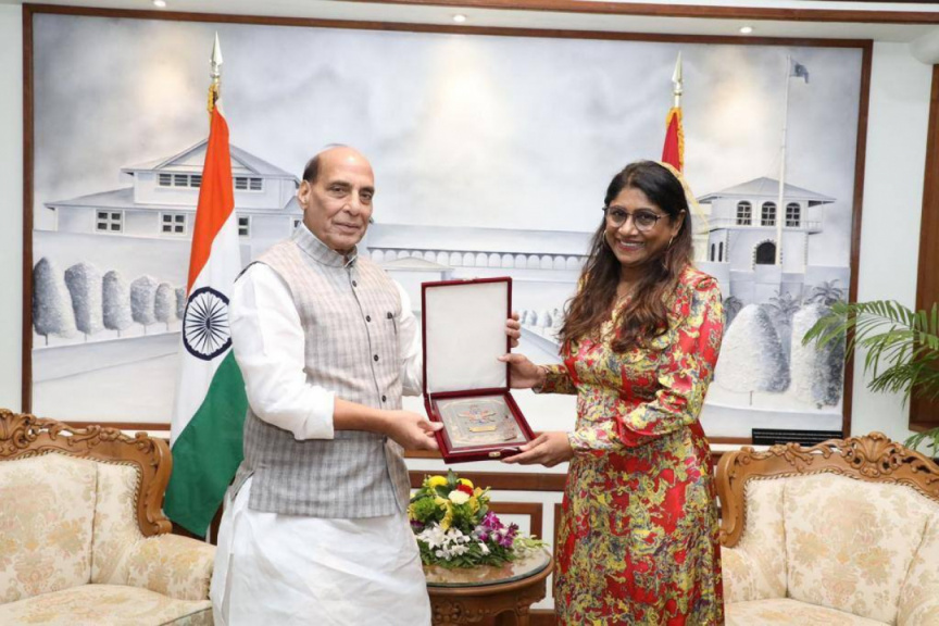 Indian Defense Minister Shri Rajnath Singh calls on his Maldivian counterpart Mariya Didi on May 1, 2023. (Photo/Defense Ministry)